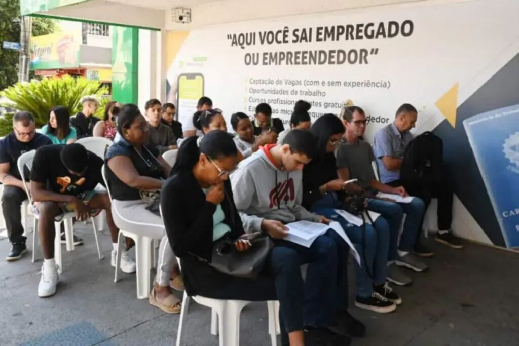 Feirão reúne mais de 1,7 mil vagas de emprego para pessoas com deficiência, em Goiânia