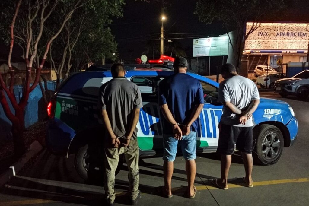 Denúncia de roubo de celular termina com três homens conduzidos à Central de Flagrantes, em Aparecida