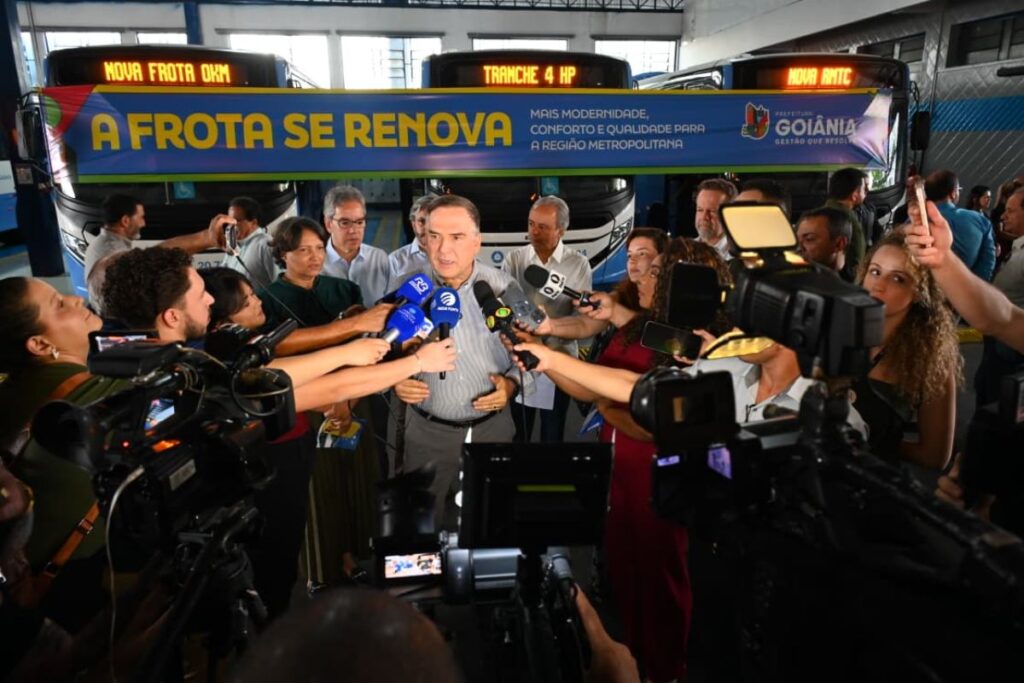 Goiânia recebe 19 novos ônibus com ar-condicionado, Wi-Fi e tomadas USB