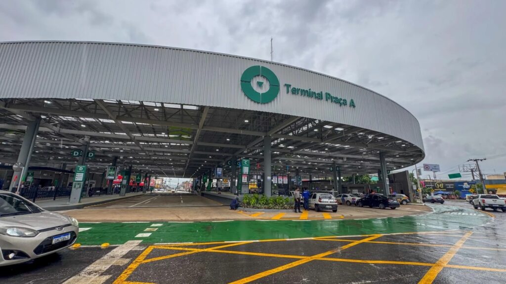 Terminal Praça A recebe nome do Atlético Clube Goianiense após sanção do prefeito de Goiânia