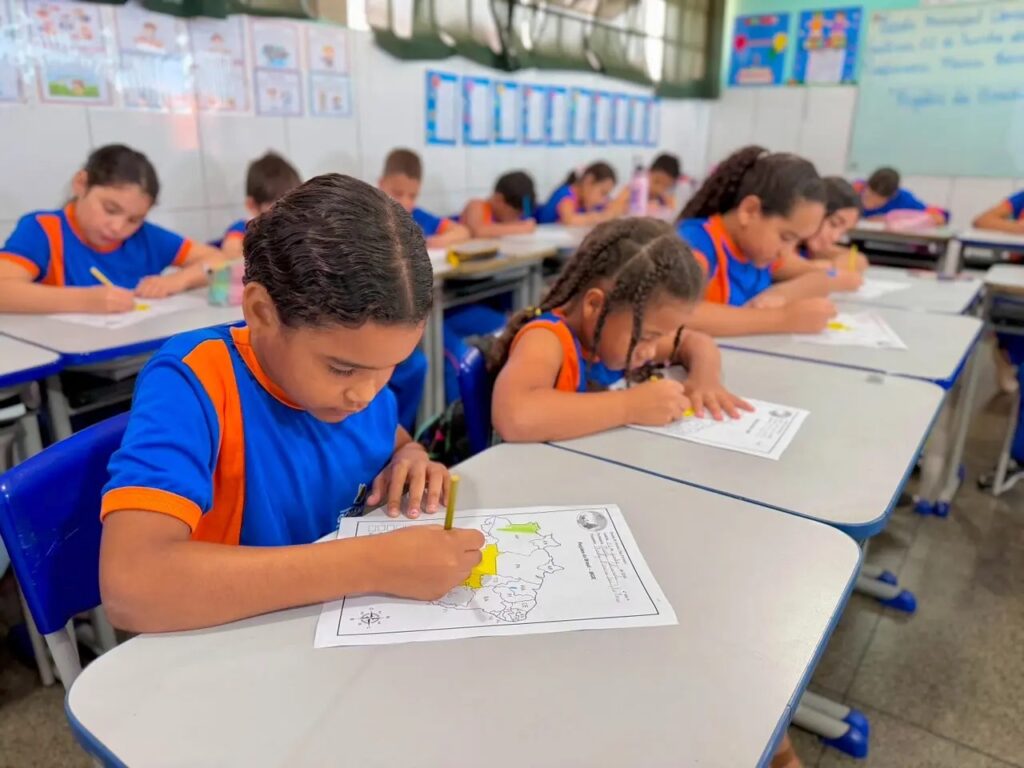 Greve de servidores administrativos paralisa seis unidades de ensino em Goiânia, diz Prefeitura