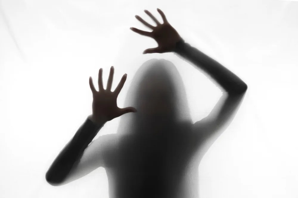 “É só ciúme?” Psicóloga explica quando comportamentos em um relacionamento viram sinais de alerta
