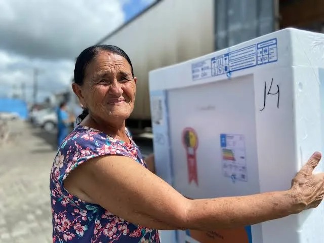 Moradores de Goiânia podem trocar lâmpadas de graça e concorrer a 20 geladeiras novas