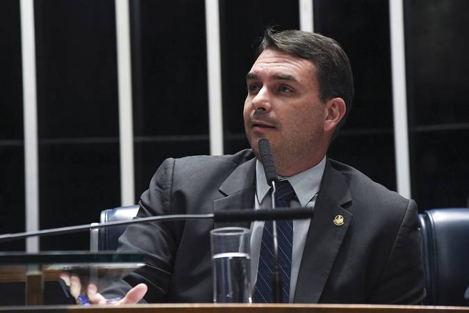 Flávio Bolsonaro cancela participação em carreata em Trindade neste sábado (10)