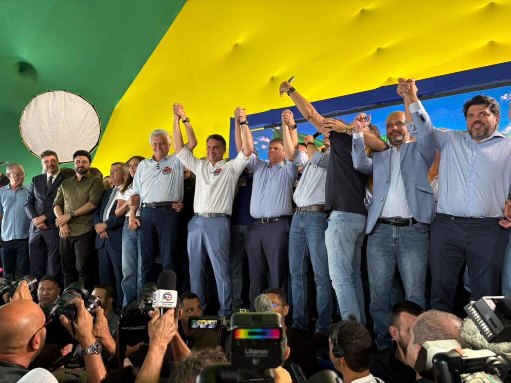 Em Goiânia, Flávio Bolsonaro defende mudanças na Constituição e e endurecimento da legislação penal