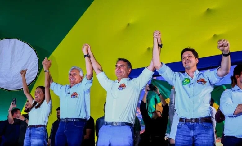 Após receber apoio de Ronaldo Caiado e Daniel Vilela, Flávio Bolsonaro fará carreata em Trindade