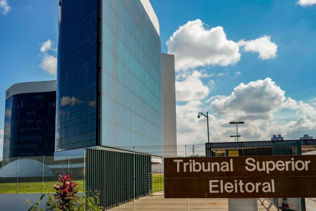 TSE desmente boatos de fraude após interrupção na divulgação dos resultados