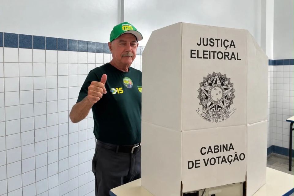 Zacharias Calil vota em Goiânia e demonstra confiança na disputa pelo Senado