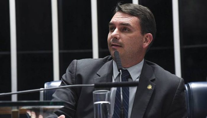 Flávio Bolsonaro cancela participação em carreata em Trindade neste sábado (10)