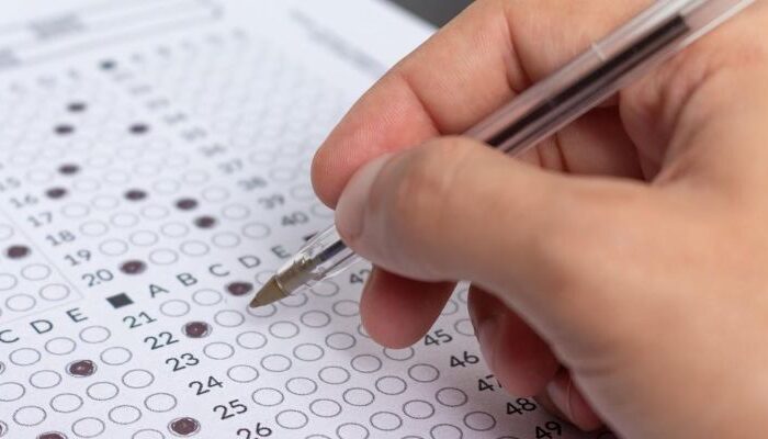 Prefeitura abre processo seletivo com salários de até R$ 7,7 mil em Goiás