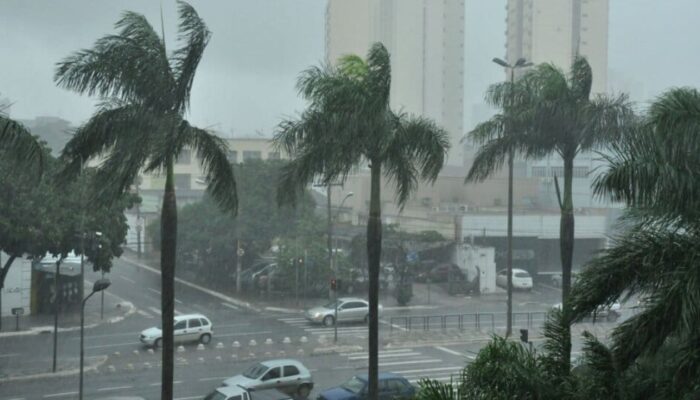 Imagem mostra chuva em Goiânia. (Foto: Arquivo/ Agência Cora)
