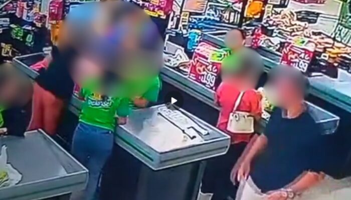 Vídeo: operadora de caixa é agredida com tapa por cliente em supermercado de Trindade