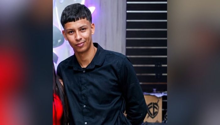 Jovem fica ferido após sofrer grave acidente de moto em rotatória no Conjunto Vera Cruz 2, em Goiânia