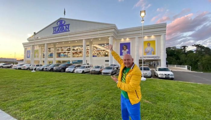 Imagem mostra Luciano Hang