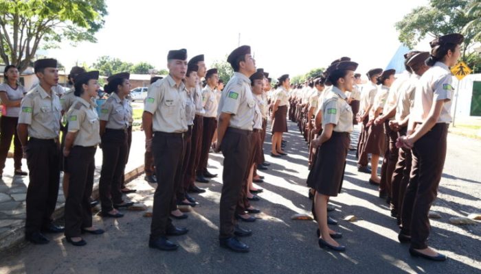Imagem mostra alunos de colégios miltares de Goiás. (Foto: Divulgação/ Governo de Goiás)