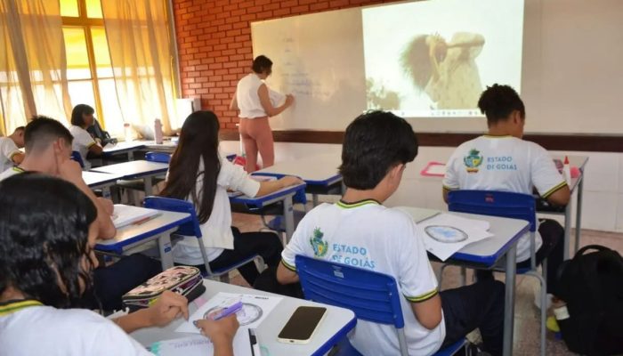 Professores da rede estadual de Goiás podem ter reajuste de 5,4%