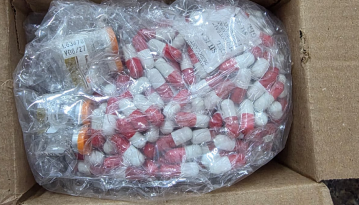 Mulher é presa por venda irregular de medicamentos para emagrecer em Goiânia