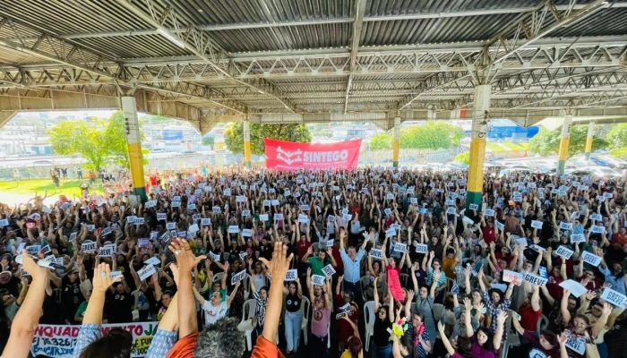 Servidores da Educação de Goiânia aprovam greve a partir de 12 de maio