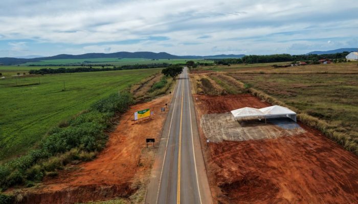 Asfalto na GO-230 é entregue em Vila Propício com investimento de R$ 62,8 milhões