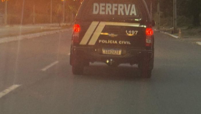 Operação da Polícia Civil mira grupo que trocava carros furtados por drogas em Goiás