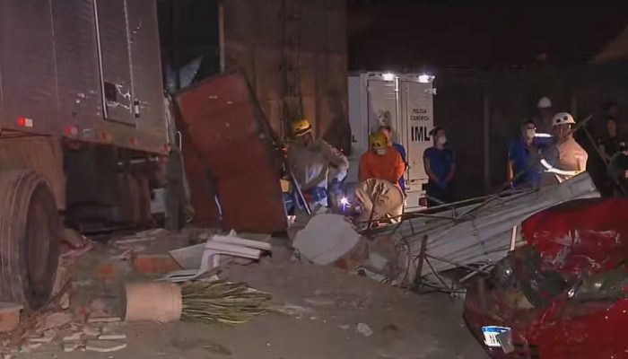 Caminhão desgovernado atinge bar e mata quatro pessoas em Anápolis