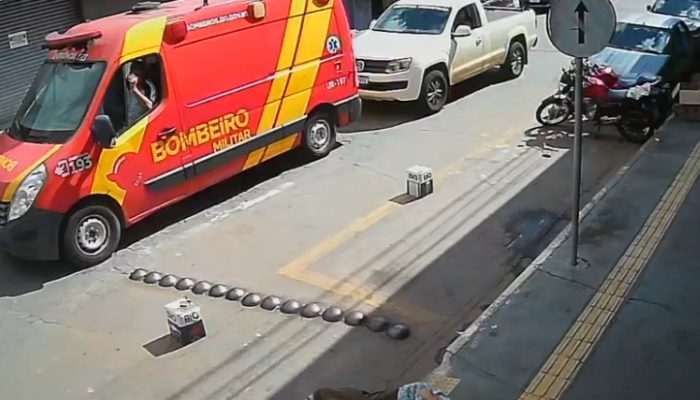 Vídeo mostra idoso passando mal enquanto viatura dos bombeiros trafega sem prestar socorro em Goiânia