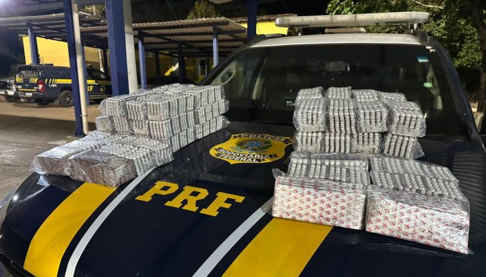 PRF apreende quase 45 mil comprimidos de rebite escondidos em ônibus na BR-153
