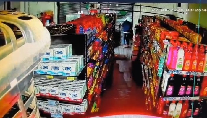 Homem usa obra nos fundos para invadir supermercado e causar prejuízo de R$ 1,4 mil em Trindade