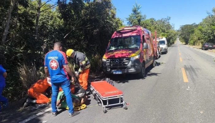 Homem sobrevive após passar três dias preso em carro que caiu em ribanceira em Goiás