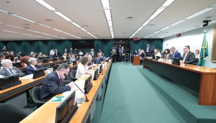 Proposta para reduzir maioridade penal de 18 para 16 anos avança na Câmara dos Deputados