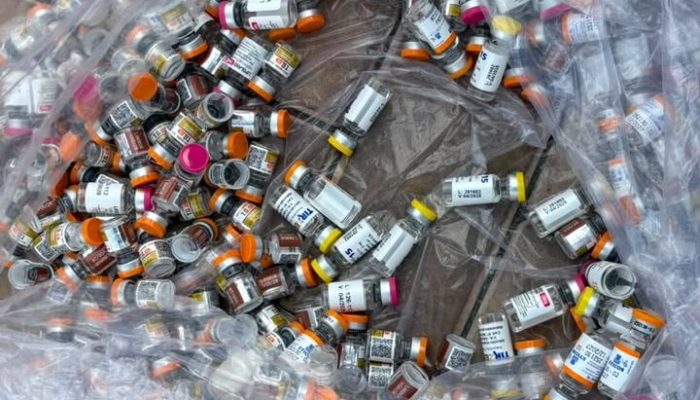PRF apreende cerca de 700 ampolas de medicamentos controlados na BR-452