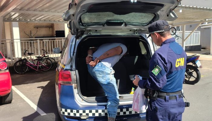 Homem é preso após furtar loja de conveniência em condomínio de Goiânia