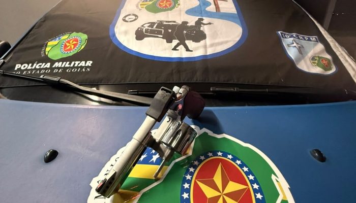 Briga entre vizinhas termina com revólver apreendido e suspeita levada à maternidade, em Trindade