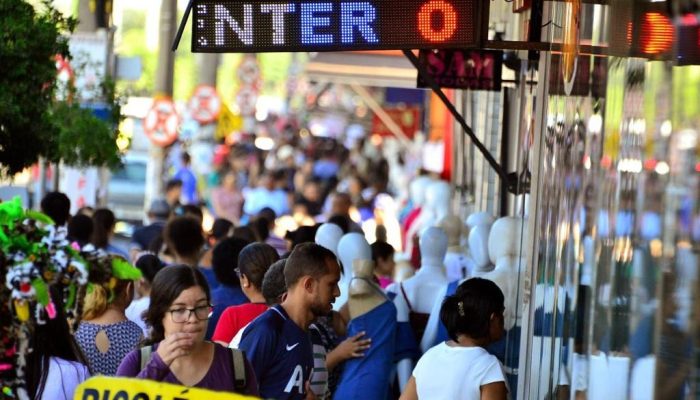 Sindilojas-GO define horário de funcionamento do comércio durante jogo da Seleção Brasileira; saiba como fica