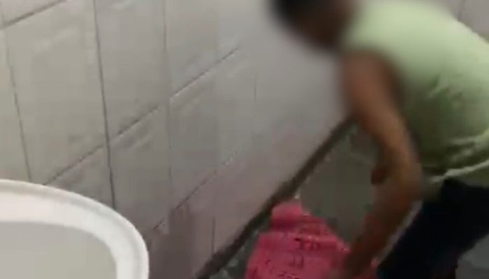 Criança de 9 anos era mantida trancada em banheiro nos fundos de bar, diz polícia