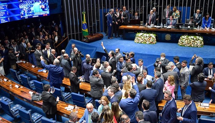 Senado aprova projeto que cria o "Pix Pensão"; veja o que muda