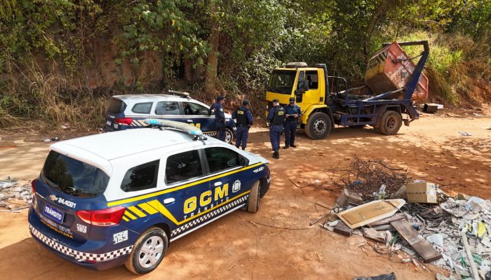 GCM flagra descarte irregular de entulho e aplica multas de R$ 12 mil em Goiânia