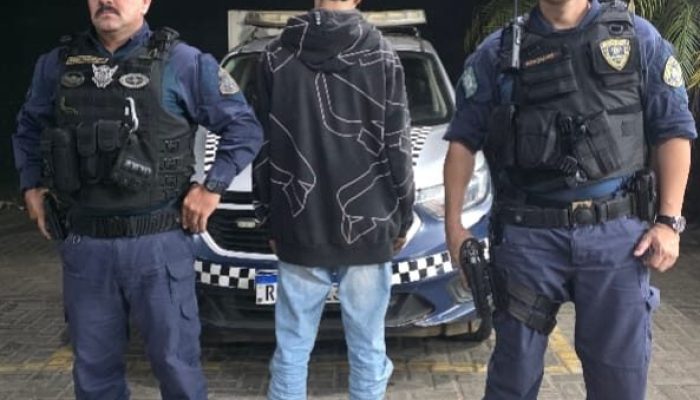 Adolescente é detido após fugir da GCM e empinar moto próximo a CMEI em Goiânia