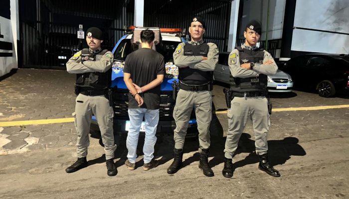 Motociclista é preso com drogas e confessa ligação com facção criminosa em Aparecida de Goiânia