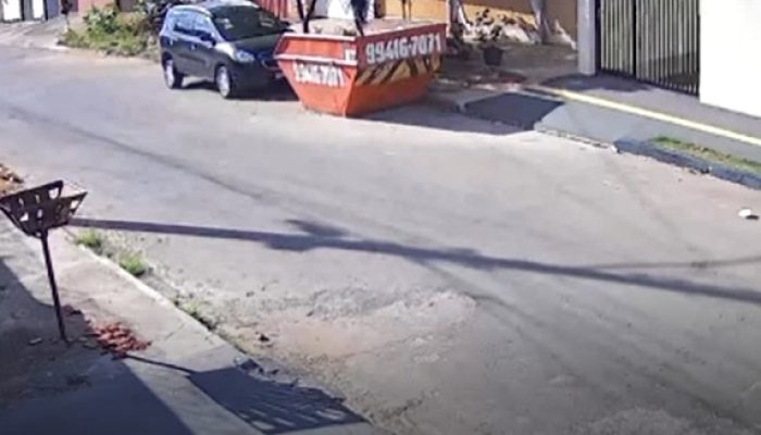 Vídeo: dupla é flagrada roubando celulares de adolescente e idosa em Aparecida de Goiânia