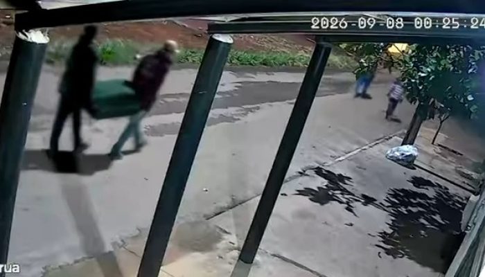 Novas imagens mostram suspeitos carregando mala onde corpo de homem foi encontrado em Goianira