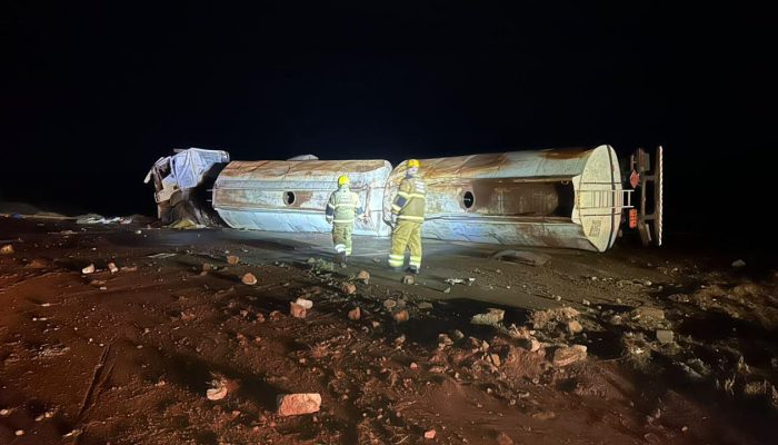 Motorista morre após caminhão com carga de etanol tombar em trevo de Edéia