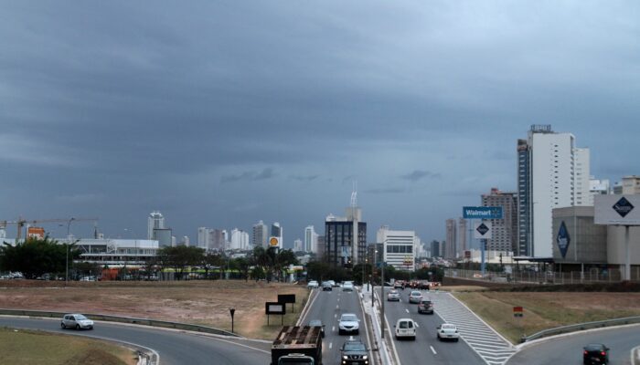 Goiás entra em alerta para chuvas fortes, raios e ventos acima de 50 km/h