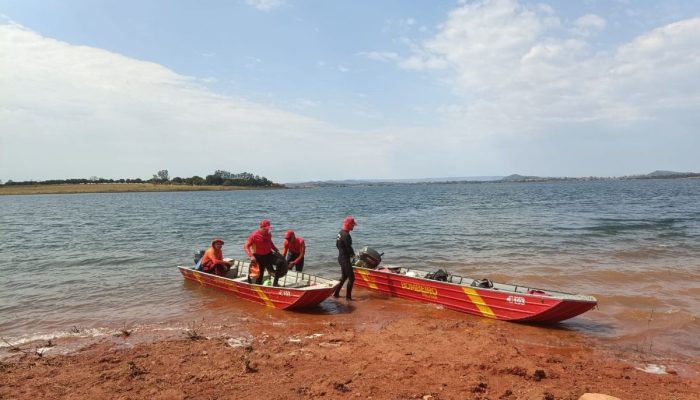 Dois homens desaparecem após canoa virar no Rio Paranaíba, em Corumbaíba