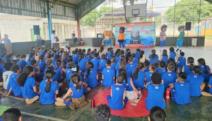 Projeto leva orientações sobre segurança com pipas para alunos de escola municipal, em Goiânia