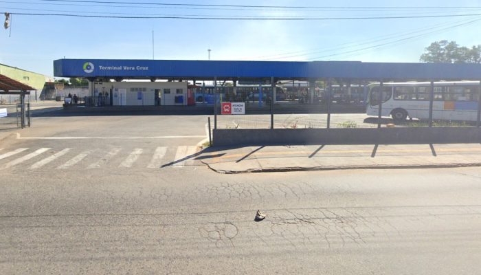 Demora na linha 141 provoca protesto e bloqueio de ônibus em terminal de Goiânia