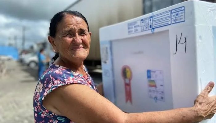 Moradores de Goiânia podem trocar lâmpadas de graça e concorrer a 20 geladeiras novas