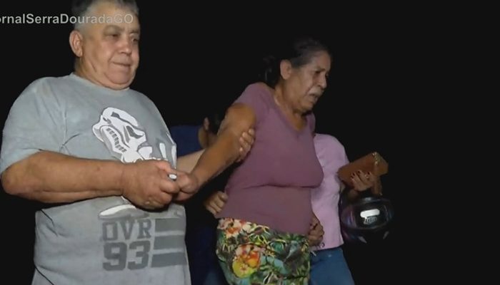 Veja momento em que mãe de Jefferson chega até local onde ossada foi encontrada