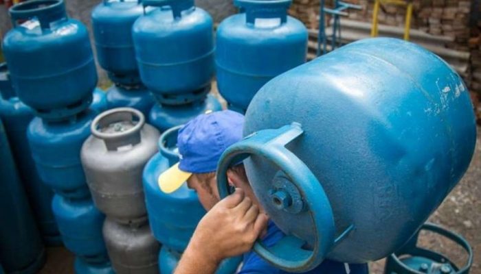 Revendedores fazem mobilização contra aumento no preço do gás de cozinha em Goiás