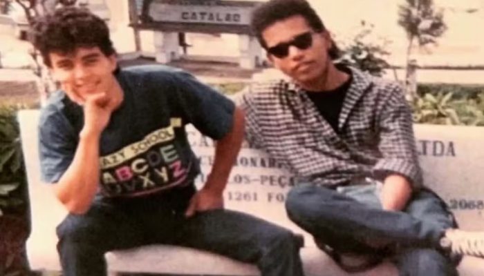 Após morte de Rick, fãs resgatam foto do início da carreira da dupla com Renner